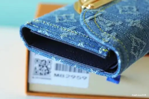 Vuitton VICTORINE Wallet Louis 0324